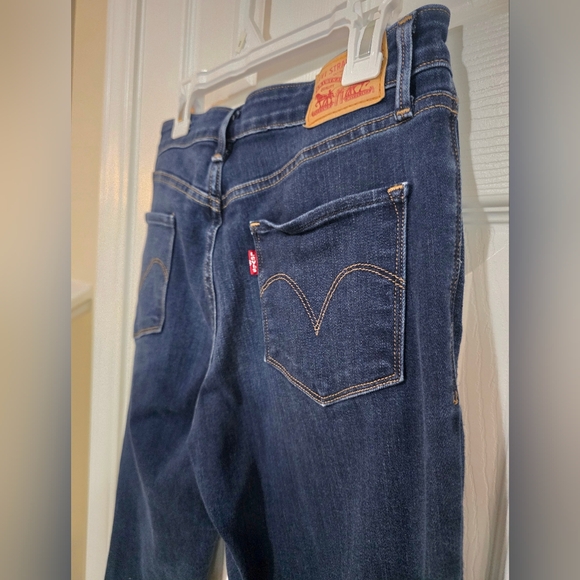 Levi's Women's Skinny Jeans in Deep Indigo - Picture 4 of 5